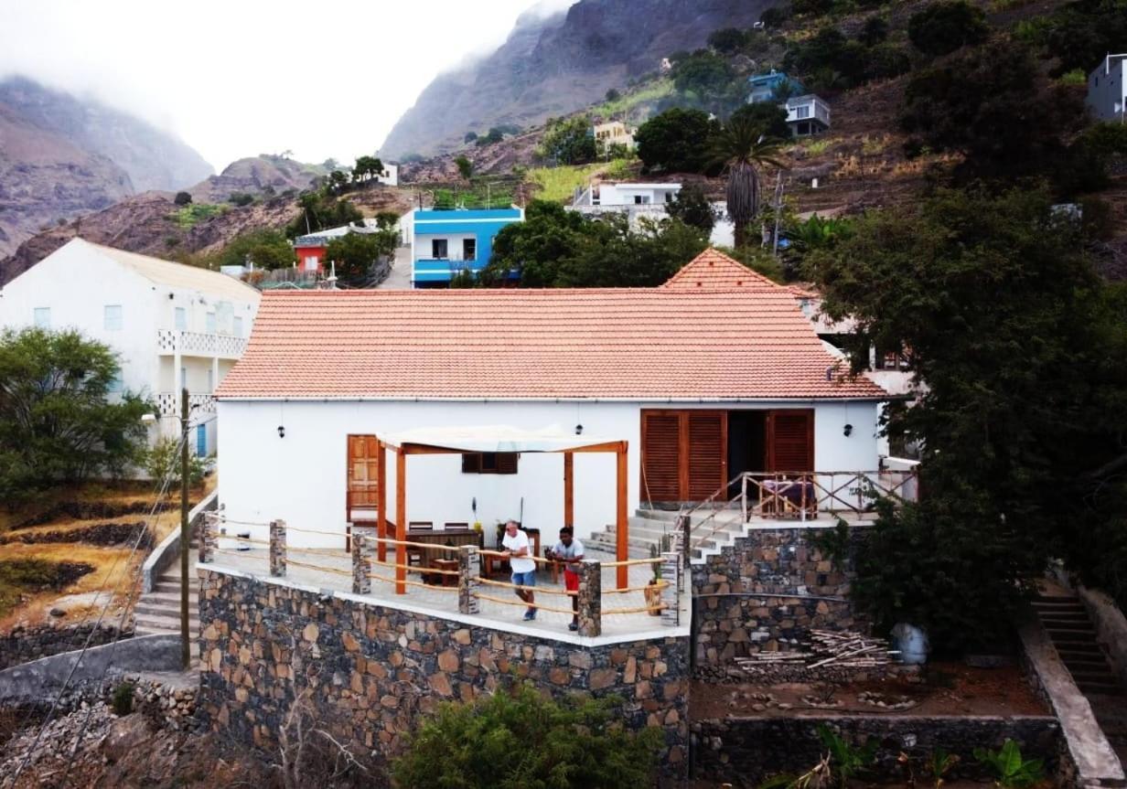 Bed and Breakfast Kaza Ladera Seladinha Exterior foto